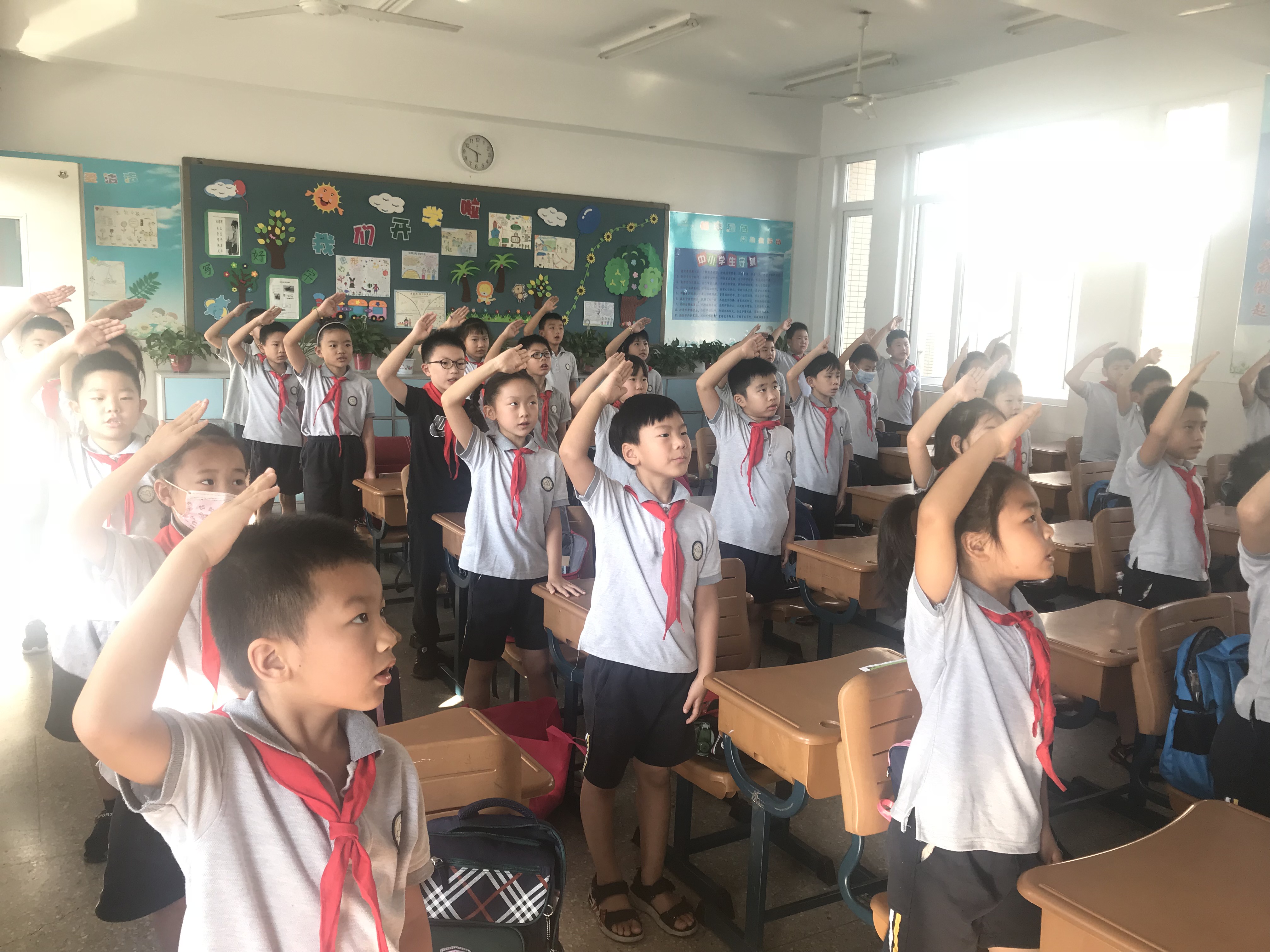 【花港一小】谢谢您，我的老师——花港第一小学第2周升旗仪式