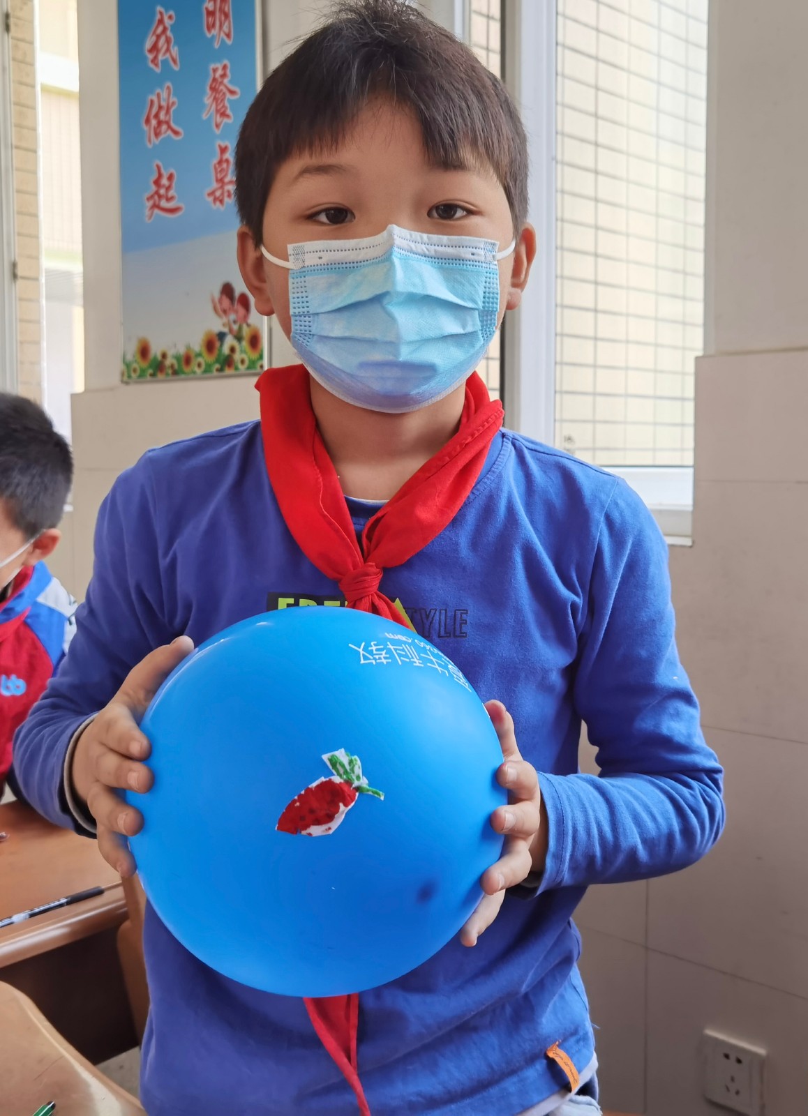 【花港一小】玩中学科学，趣中激潜能 二年级趣味小实验之“静电小精灵”  花港一小第六届科技节系列报道（七）