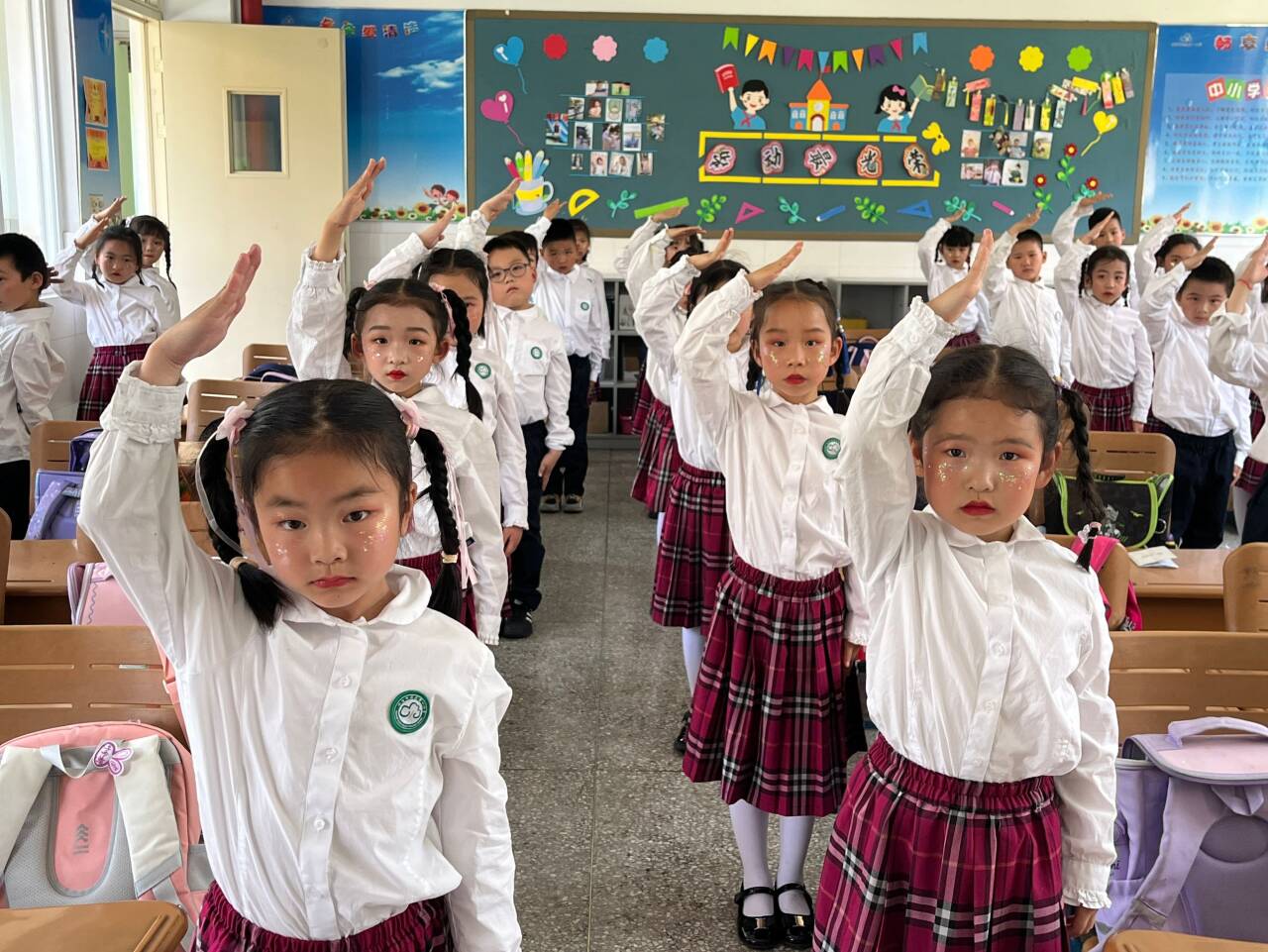 【花港一小】学敬队礼 一年级队前教育系列活动三