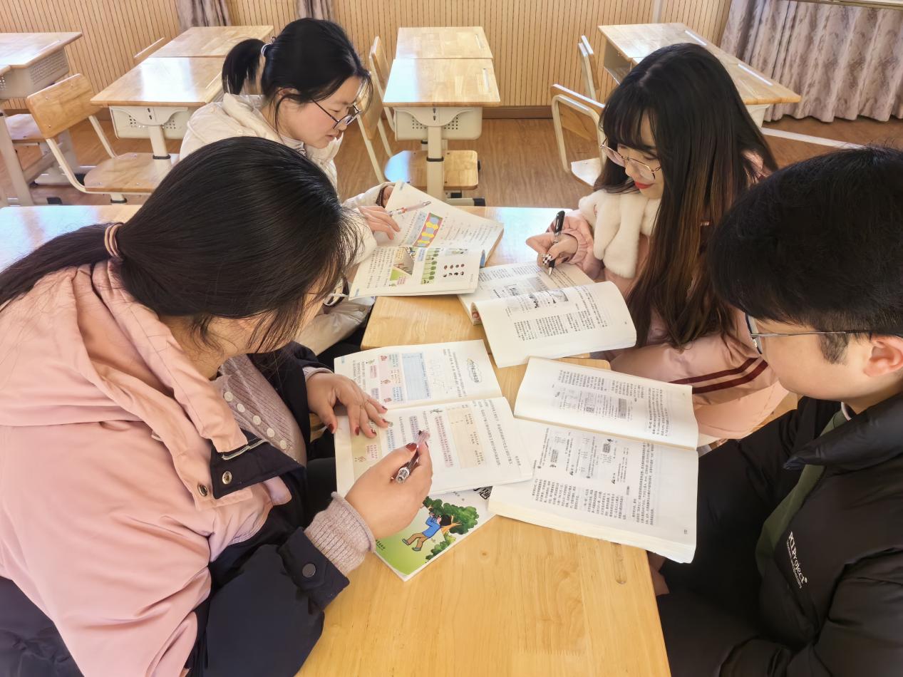 凝聚集体智慧  打造理想课堂（一百四十二）花港一小集体备课活动_html_113e125a.jpg
