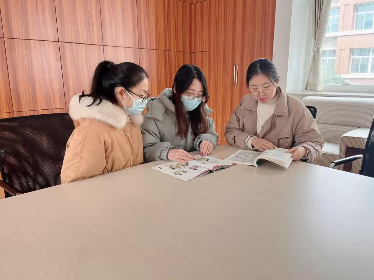 凝聚集体智慧  打造理想课堂（一百四十二）花港一小集体备课活动_html_6b9dfa6c.jpg