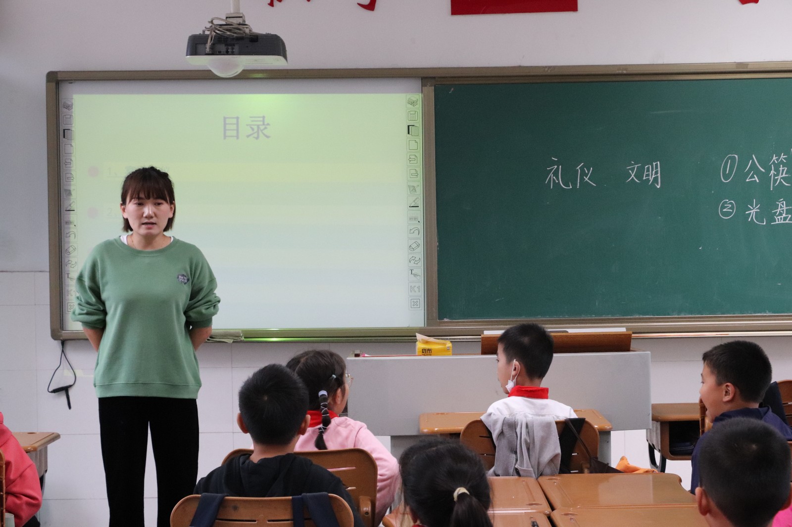 【花港一小】文明礼仪养成教育——餐饮之礼 花港一小第七周主题班会