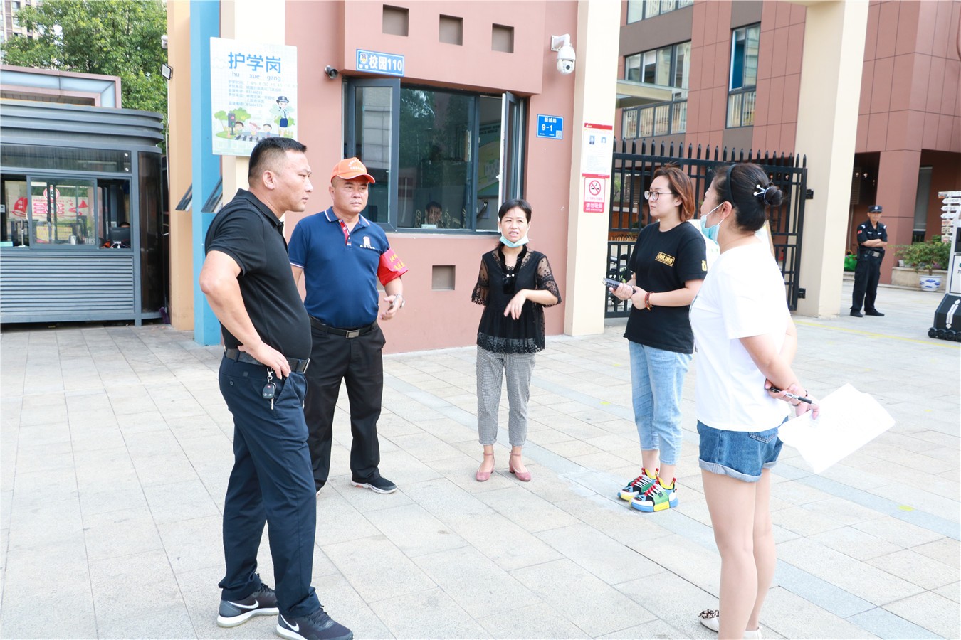 社区书记、物业主任来园 (7).jpg