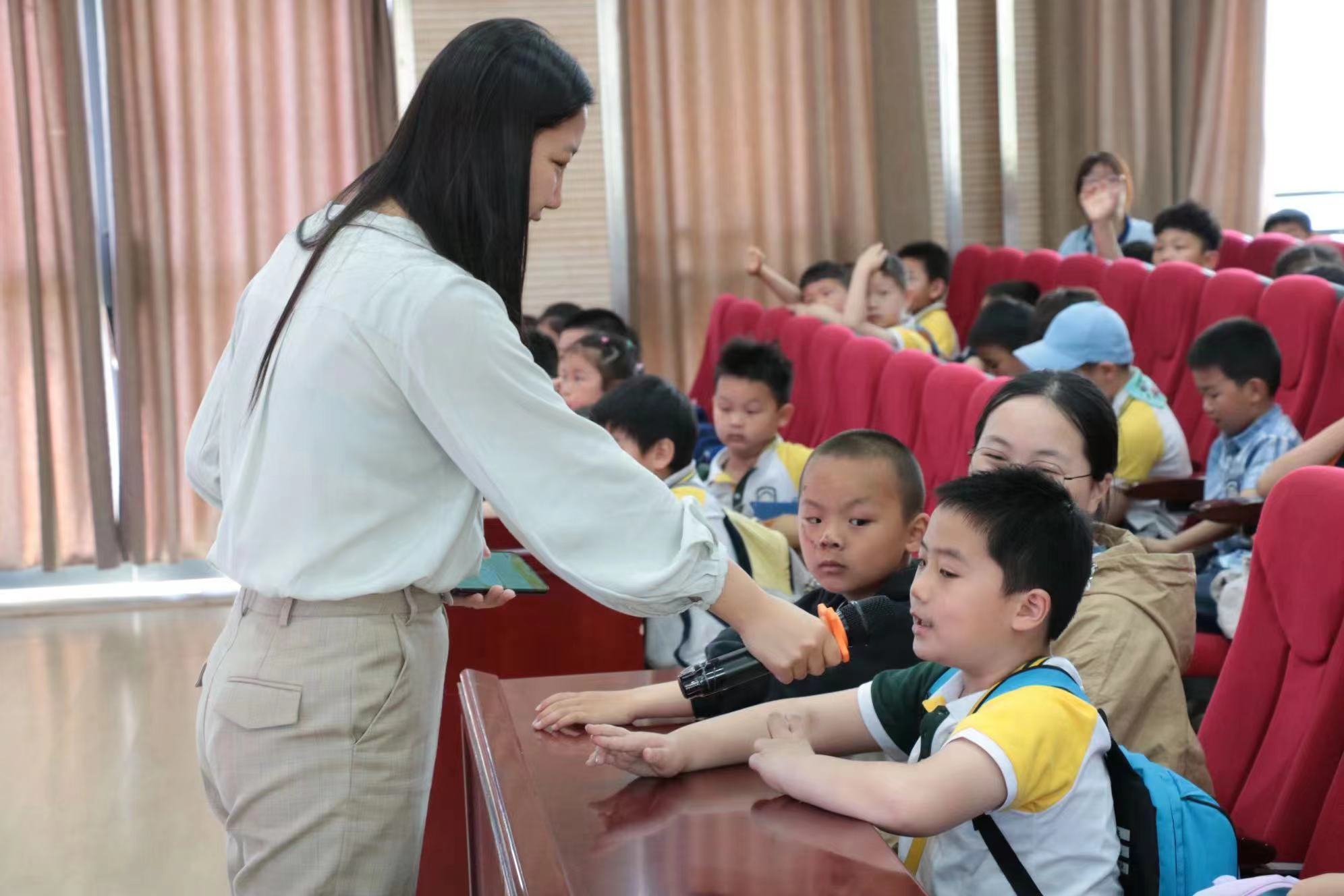 老师讲解.jpg