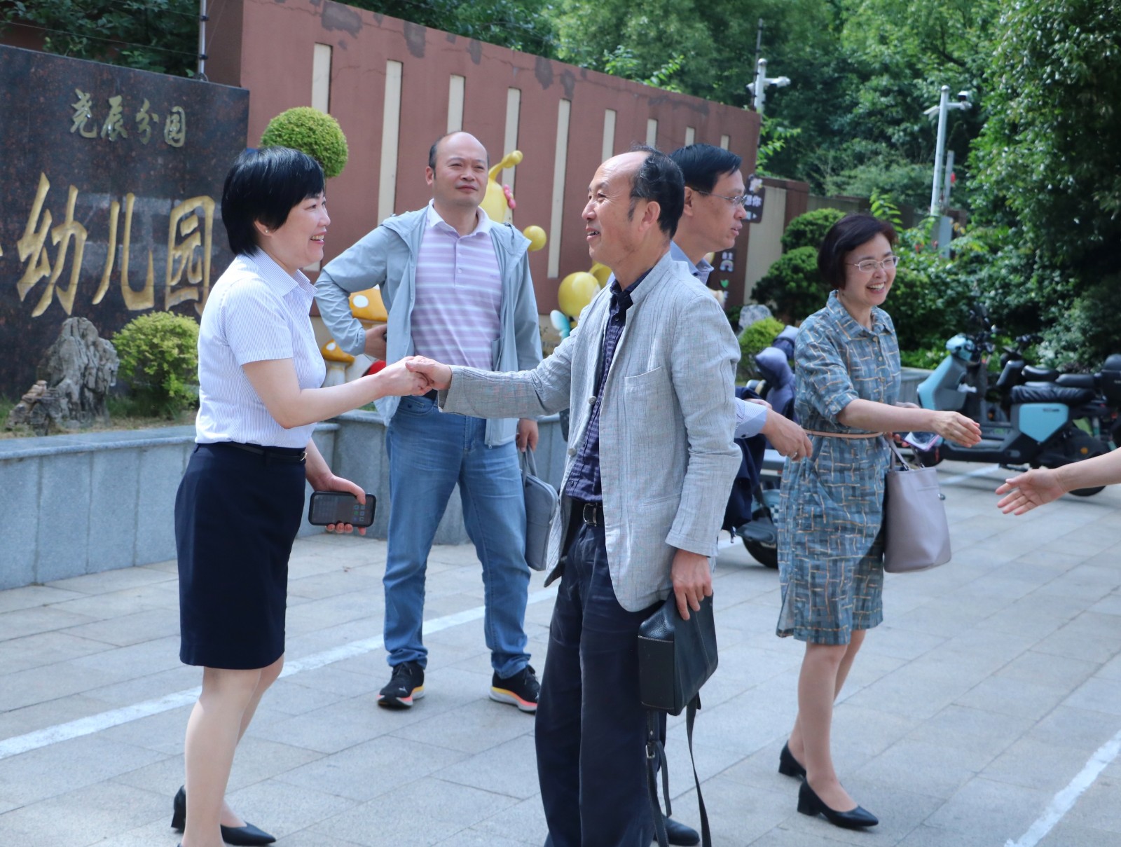 专家领导来园2.jpg