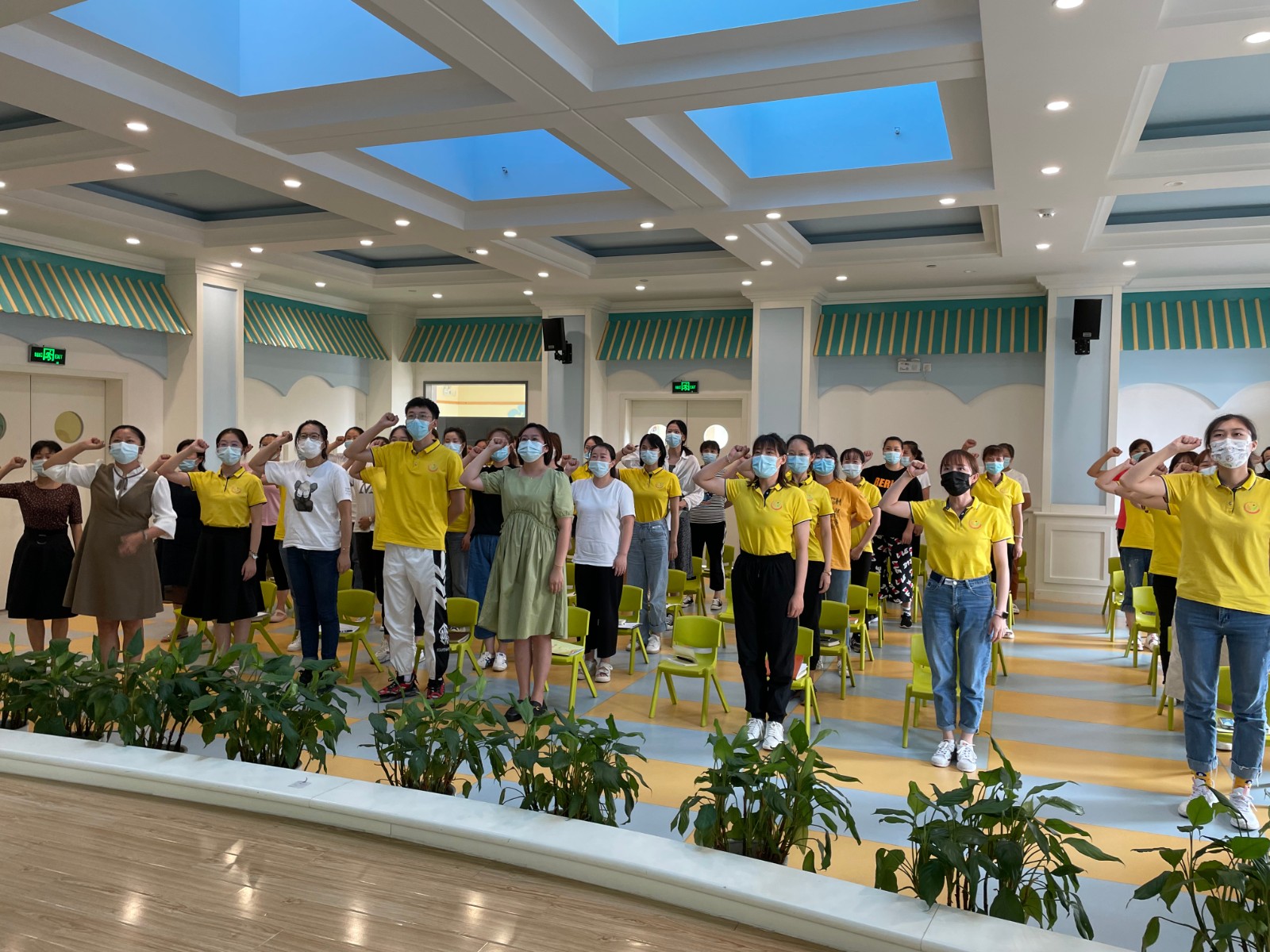 全体教师宣誓.jpg