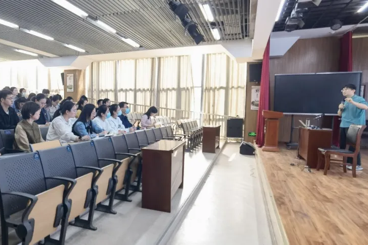 【温暖金初·党建动态】牢记嘱托 以学促干——记南大武海宝副教授莅临我校开设《江苏如何挑大梁》专题讲座