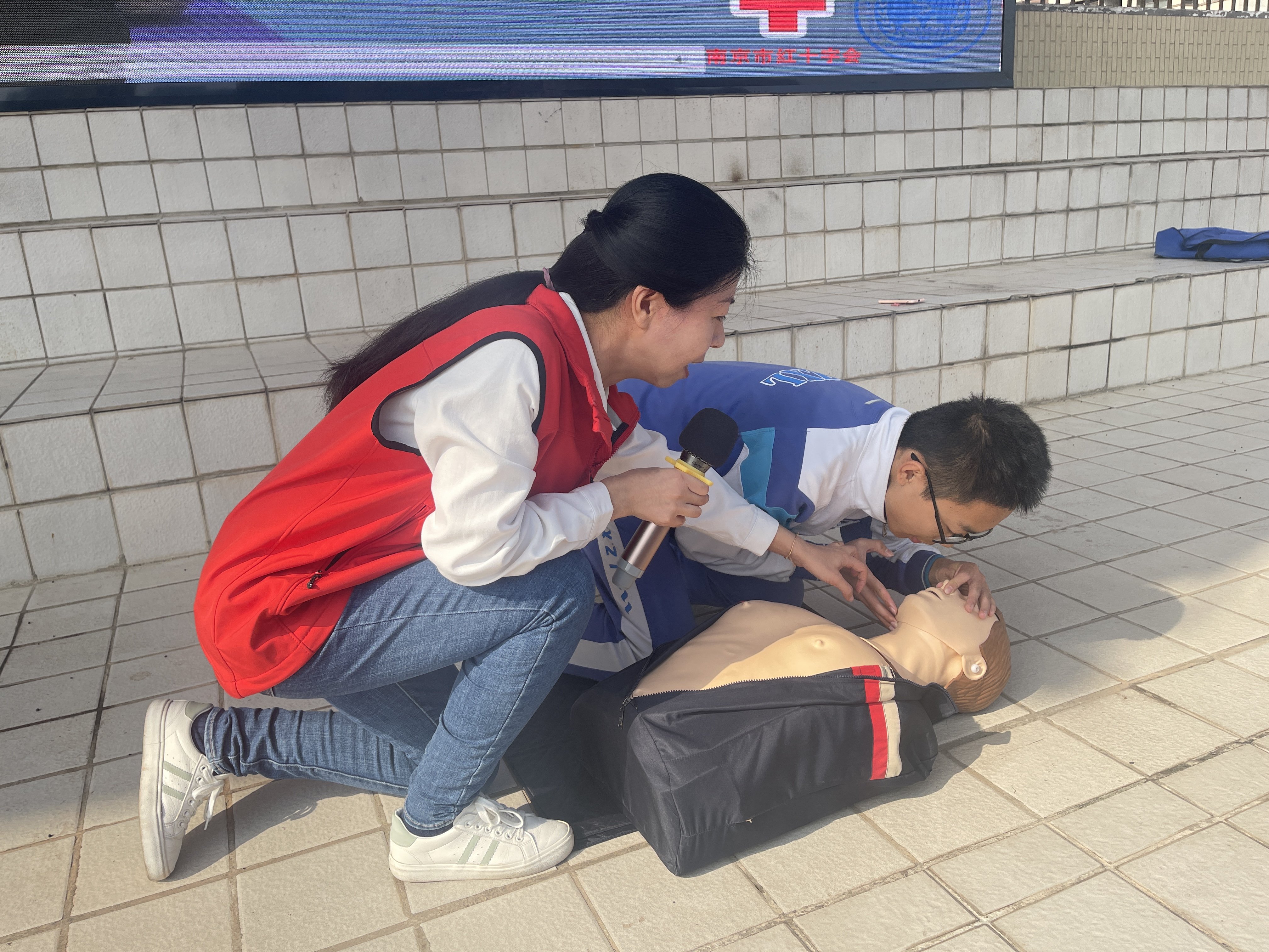 学生急救培训_html_188e6a39.jpg