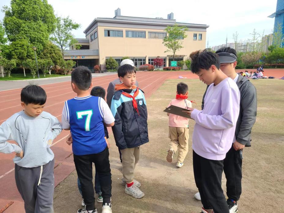 加强体育训练  争做同行好少年_html_34c68f6d.jpg