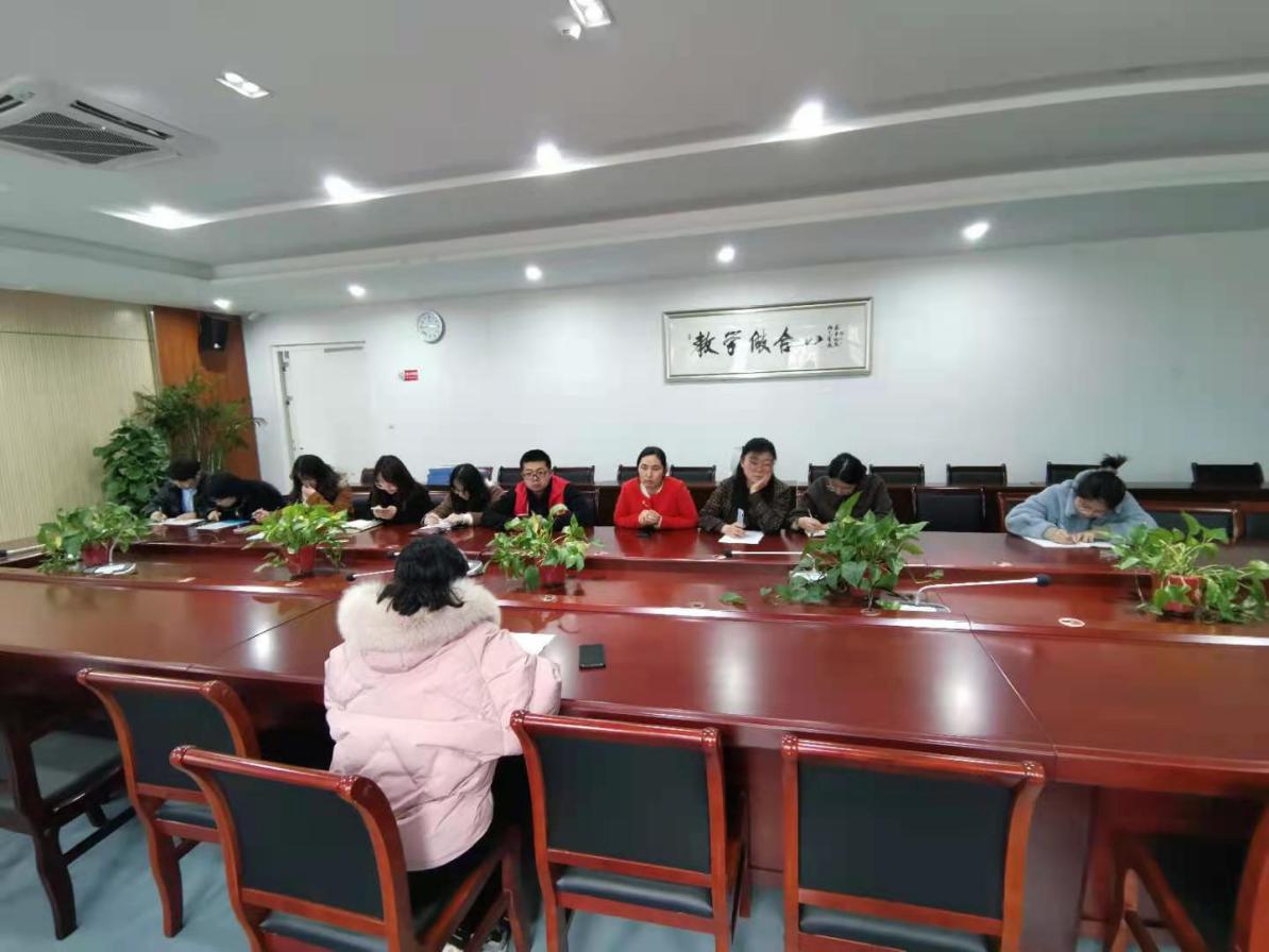 班主任工作例会报道_html_m20275d0b.jpg