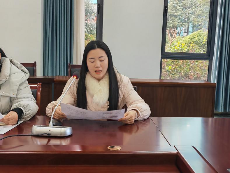 1.14数学期末质量分析会侧记(1)_html_m28b552a4.jpg