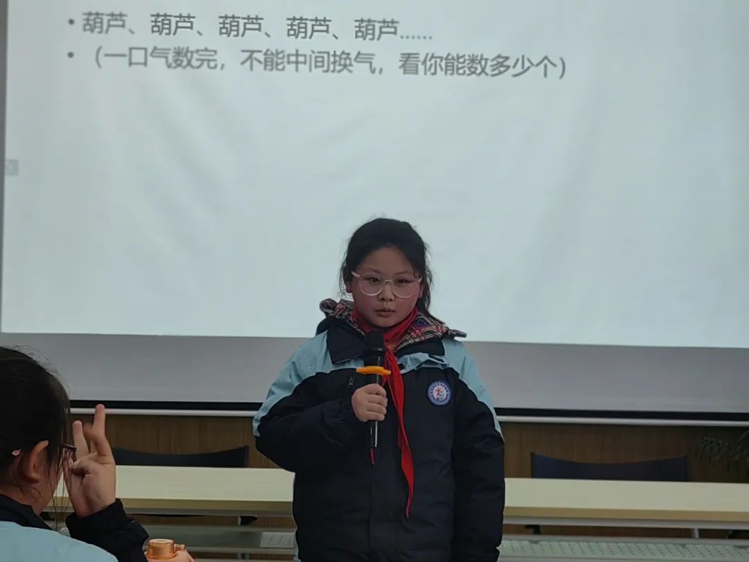【正学丁三·德育】解锁新体验，探秘栖霞区融媒体中心_html_1c2a517b.jpg