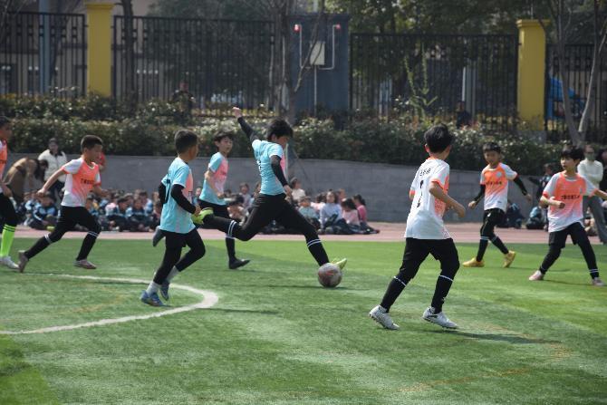 【正学丁三】“竞技绿茵，闪亮人生”——南京市丁家庄第三小学第三届校园足球春季联赛开幕式活动侧记_html_252665a5.jpg