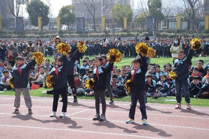 【正学丁三】“竞技绿茵，闪亮人生”——南京市丁家庄第三小学第三届校园足球春季联赛开幕式活动侧记_html_m73114d29.jpg