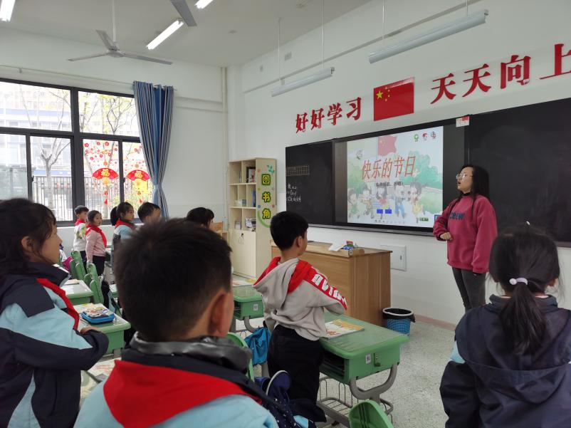 【正学丁三】课前三分钟，精彩各不同_html_3b1e8d57.jpg