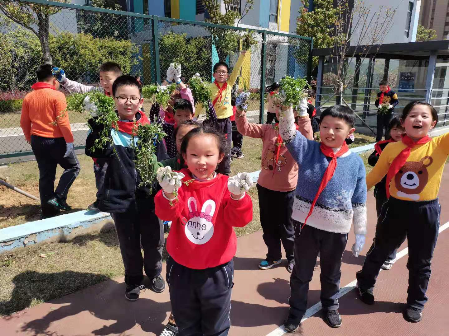 【正学丁三】劳动之花，灼灼其华_html_70743d19.jpg