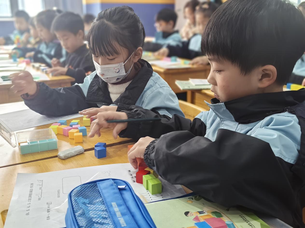 2.27丁家庄第三小学数学组示范课展示活动侧记(1)(1)_html_m58d8fbc0.jpg