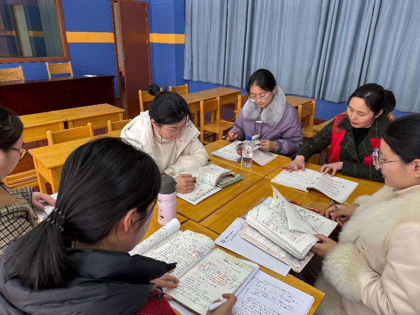 【正学丁三·教学】聚集体智慧 备精彩课堂—南京市丁家庄第三小学语文组第三次集体备课活动侧记(1)_html_m1f987f29.jpg