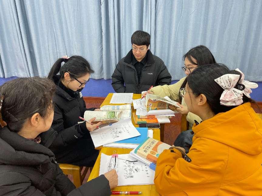 2..21集体备课报道(2)_html_307b1ae4.jpg