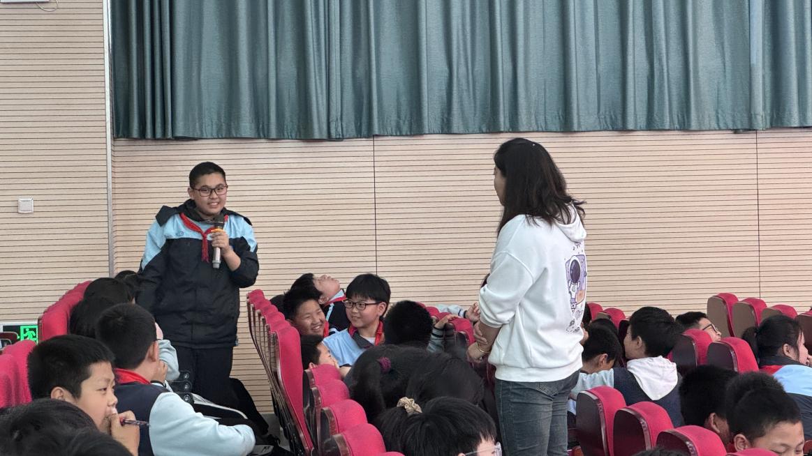 【正学丁三】以心润心，用爱育爱——“陶老师工作站”栖霞分站志愿服务进校园活动侧记_html_4de603ec.jpg