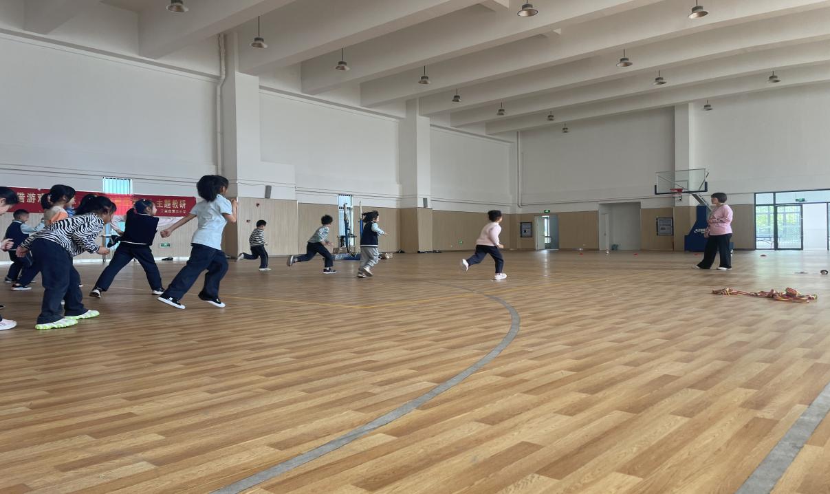 朱晓燕体育研讨课《快速跑》报道_html_m70acbad2.jpg