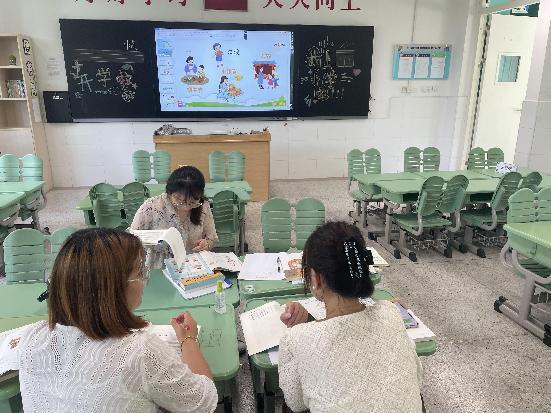【正学丁三·教学】“集智共研，‘语’你同行”——2023-2024学年 第一学期语文组第一次集体备课侧记(2)_html_m5a6c9d3b.jpg