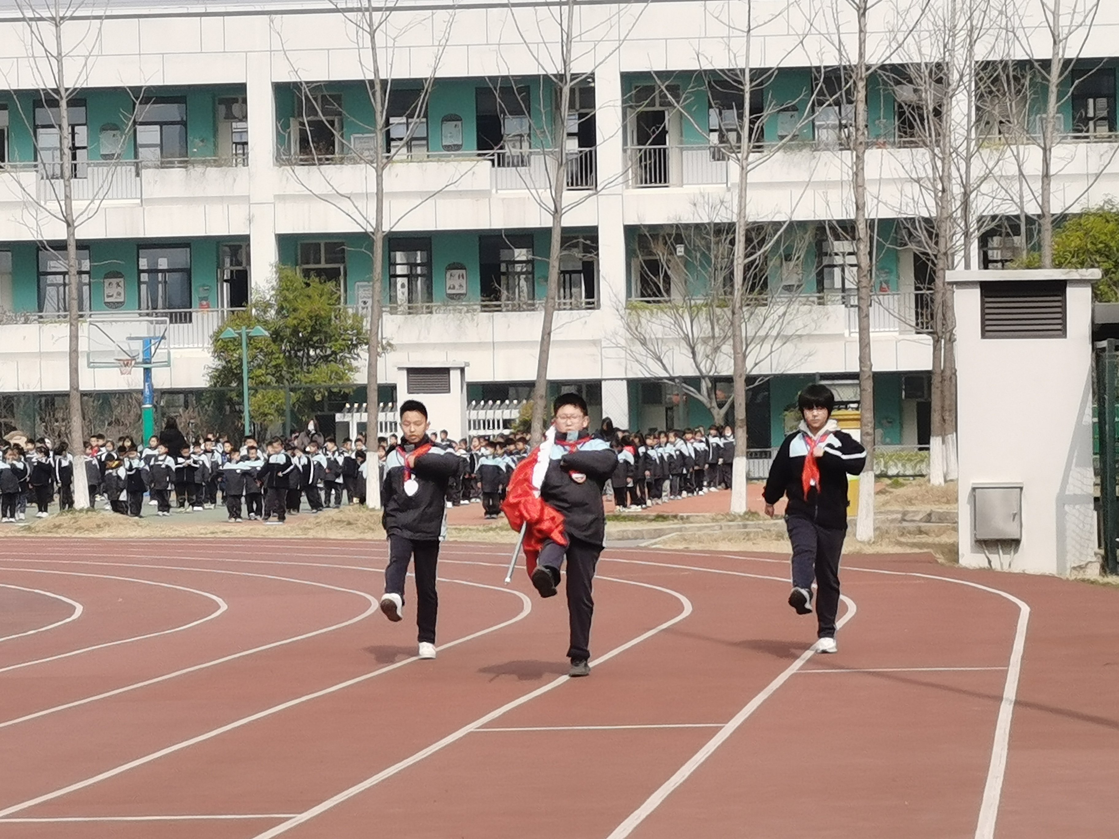 【正学丁三·德育】“植”此青绿，拥抱春天———丁家庄第三小学第五周植树节主题升旗仪式_html_786a84fd.jpg
