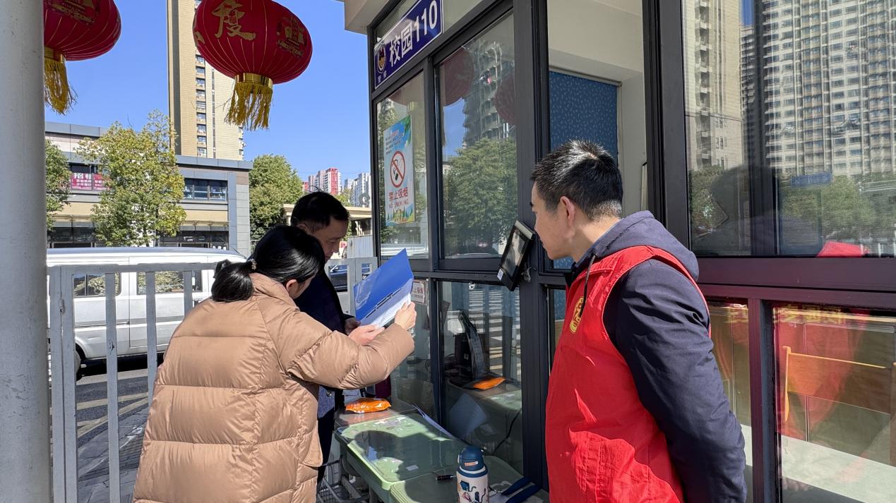 【正学·丁三】督学亲临查细节，校园督导促提升_html_m59eb8307.jpg