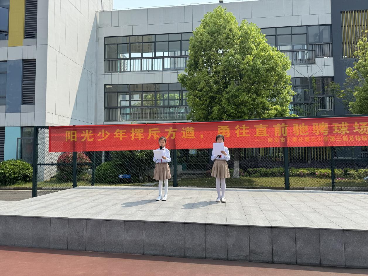 母亲节升旗仪式新闻稿_html_m537a546b.jpg