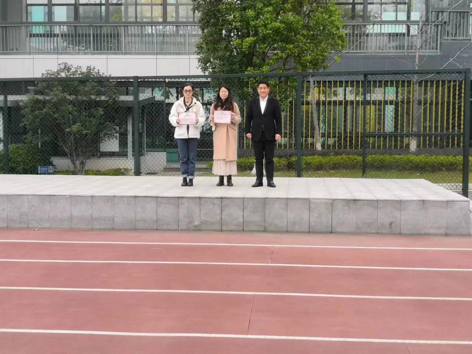 法律在我心，自觉尊法守法-丁家庄第三小学第14周升旗仪式侧记_html_m46533618.jpg