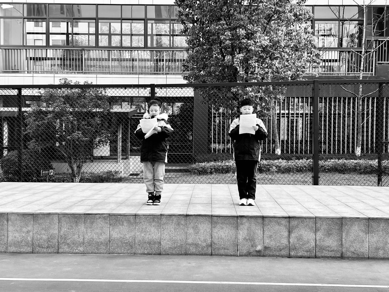 【正学丁三】国家公祭日，缅怀永不忘——丁家庄第三小学第十六周主题升旗仪式_html_m30e1762a.jpg