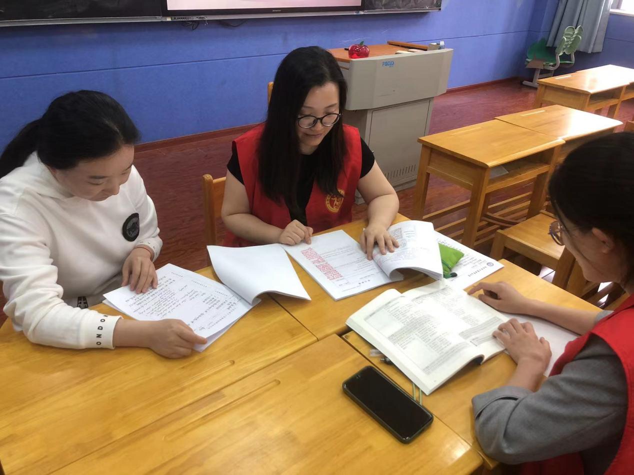 英语组第四次集体备课报道(1)_html_m3b4f4832.jpg