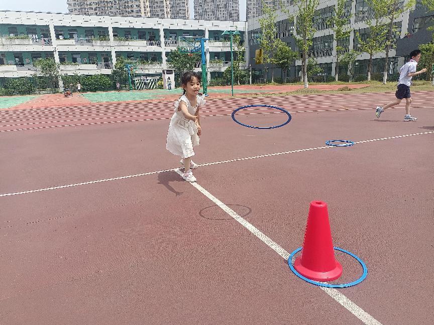 多彩展示庆六一  同心共育阳光娃_html_40b98847.jpg