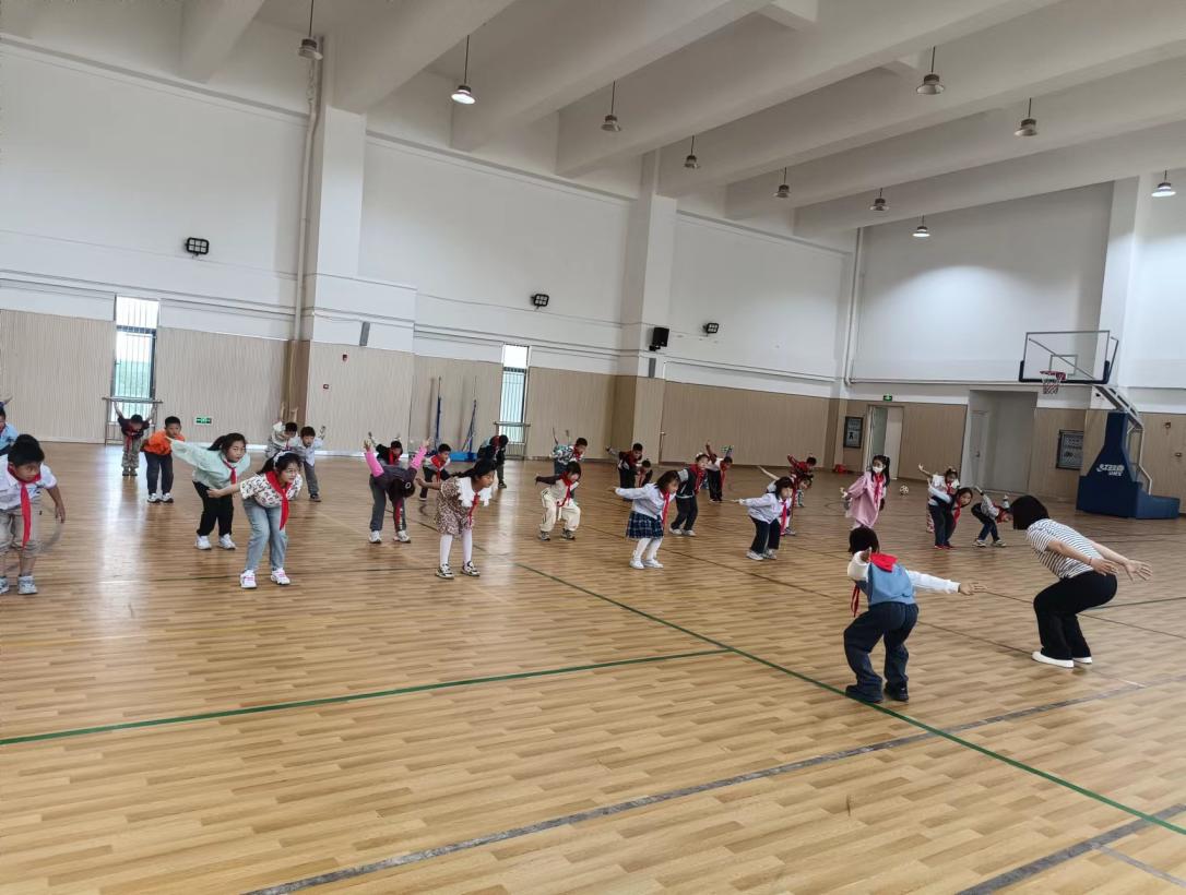 【正学丁三&middot;教学】立足新课标，赋能新课堂——丁家庄第三小学体育组校本主题研修活动_html_m3ec69010.jpg