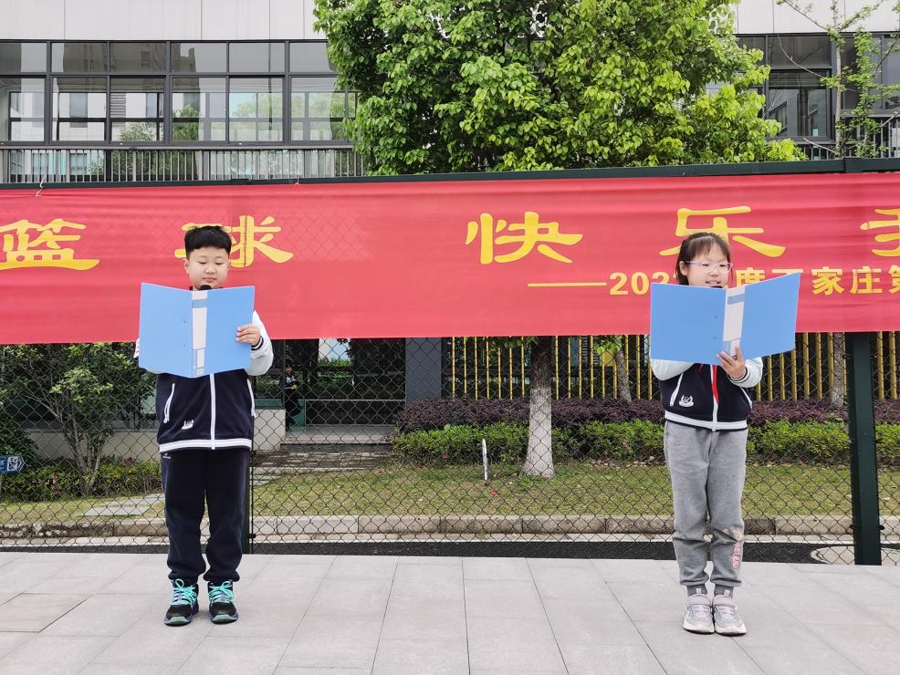 第十二周劳动节主题升旗仪式侧记_html_d1cda85.jpg