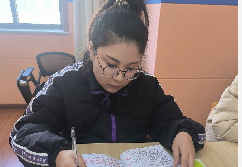 数学组校聘教师展示活动侧记_html_m1e5ecb62.png