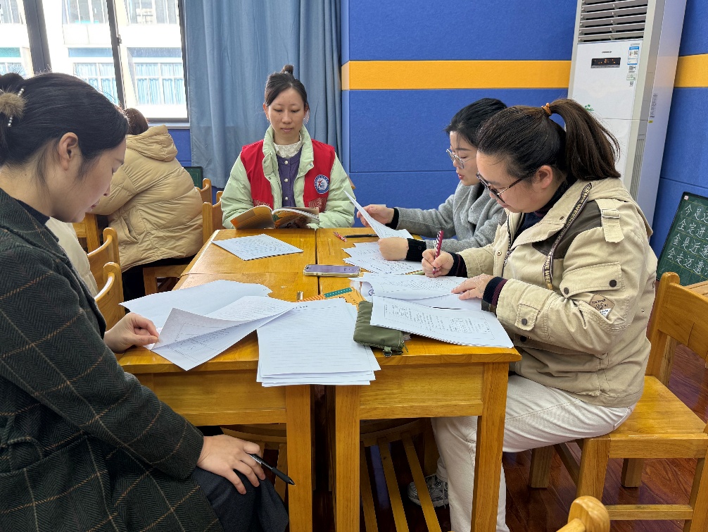 【正学丁三·教学】聚焦核心素养 筑牢教学根基——南京市丁家庄第三小学语文组第六次集体备课活动侧记_html_5ff81d40.jpg