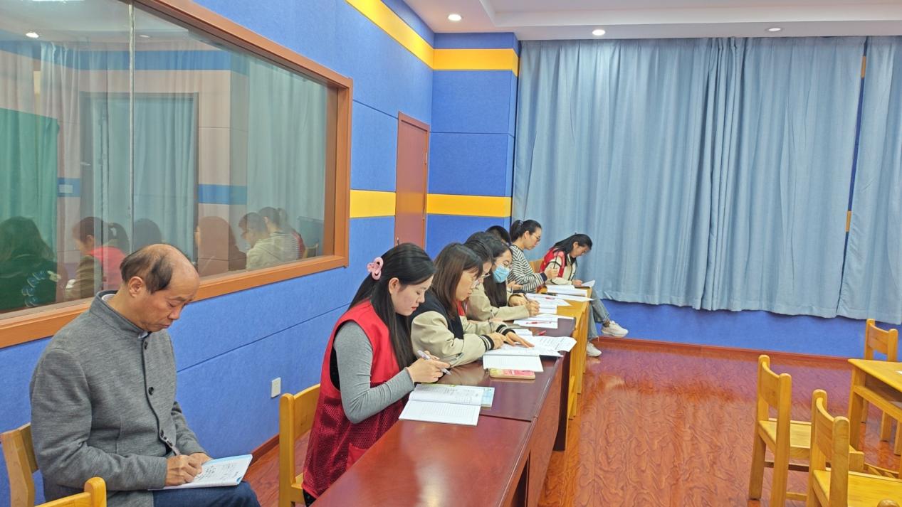 10.31丁家庄第三小学数学组校本主题研修活动侧记（三）_html_585fce33.jpg