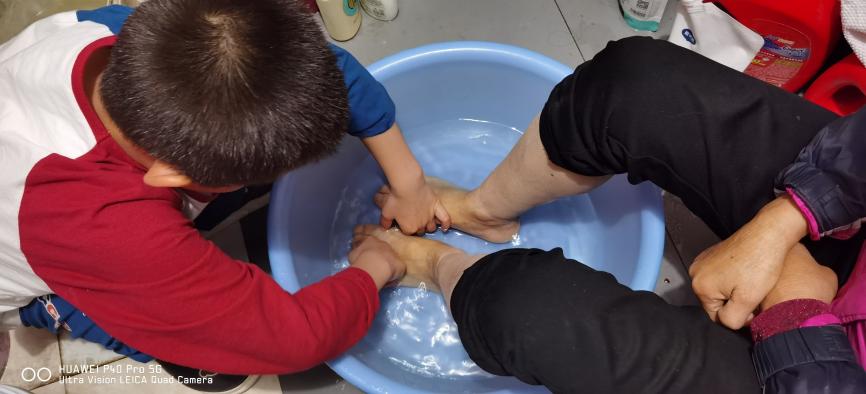 【正学丁三&middot;德育】九九重阳节  浓浓敬老情(3)_html_5f6e06b4.jpg