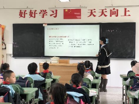 建队日活动报道_html_77fc9388.jpg