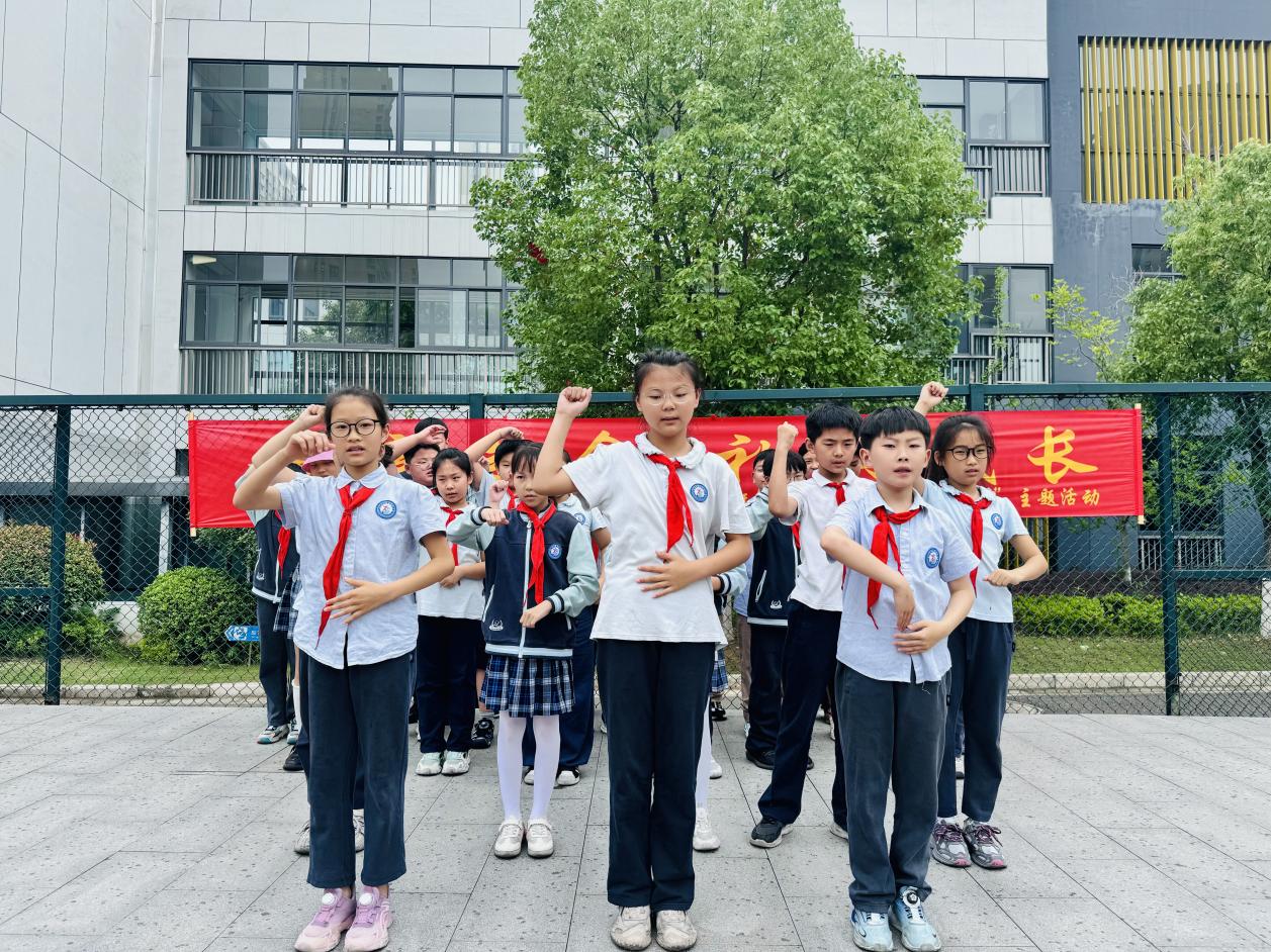 6.9升旗仪式新闻稿_html_m71c920e4.jpg