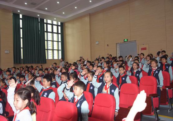 【正学丁三】从小学先锋 争做好队员_html_m5d708d75.jpg