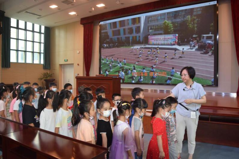 （丁三小）一年级新生入学教育活动_html_m1c6eb81e.jpg