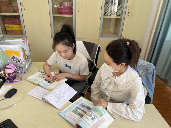 【正学丁三•教学】“聚”集体智慧 “备”精彩课堂——南京市丁家庄第三小学综合组集体备课活动_html_64e3be4b.jpg