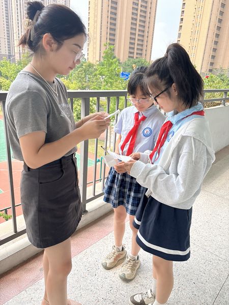 【正学丁三】暖心相伴，导师同行——丁家庄第三小学开展“成长盲盒&期末能量站”全员导师活动(1)_html_m4b3ce37d.jpg