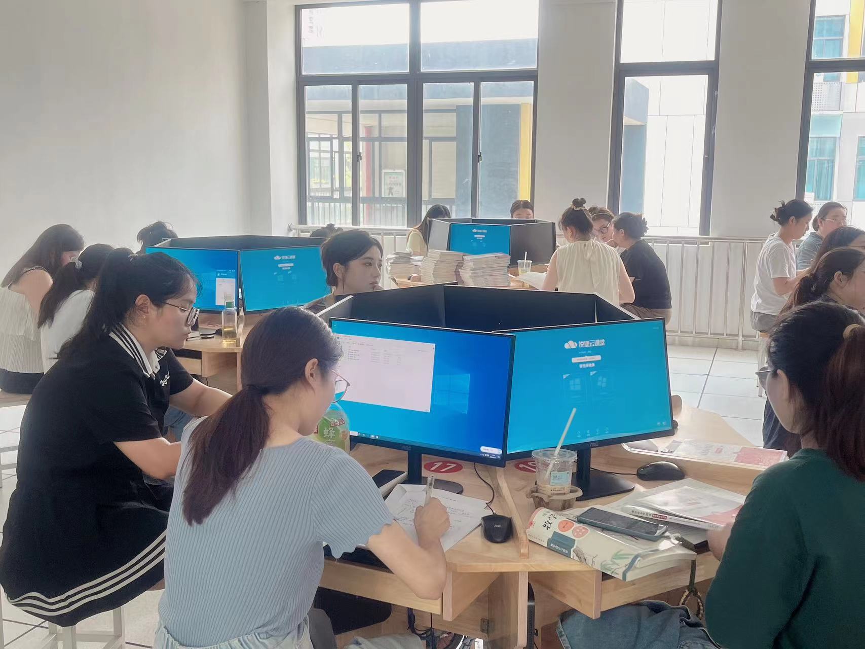 【正学丁三&middot;教学】“聚”集体智慧，“备”精彩课堂——2024-2025学年第一学期语文组集体备课侧记_html_m30dae36b.jpg