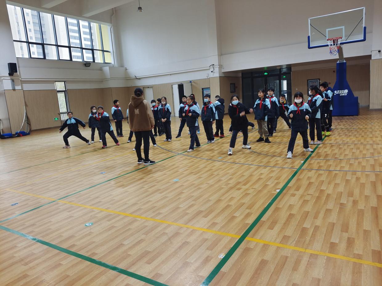 【正学丁三·教学】体育教研活动侧记(2)_html_1a9f56b6.jpg