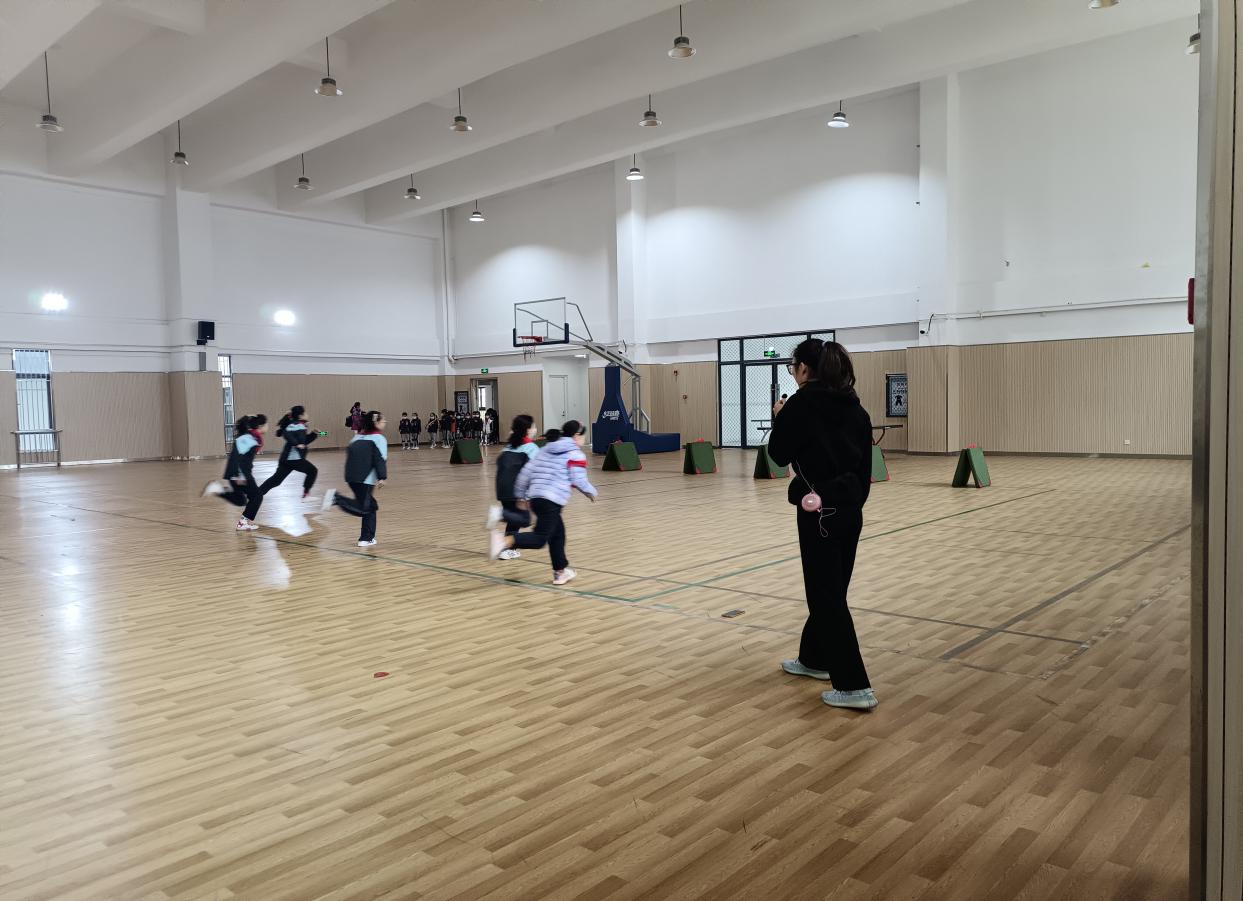 体育组赛课_html_m66f2e774.jpg