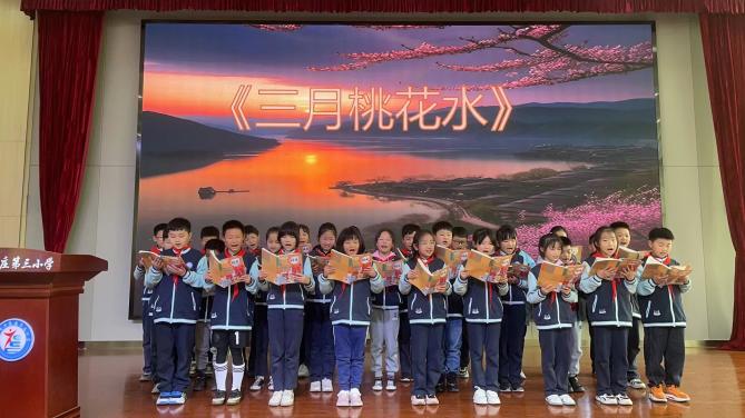 诵华美篇章 展书香校园(1)_html_37240249.jpg