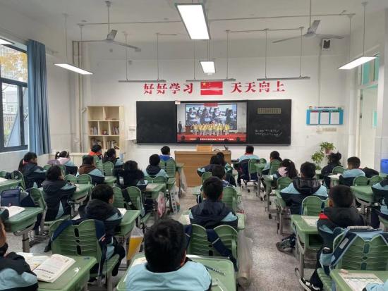 【正学丁三·德育】弘扬宪法精神 争做宪法卫士——南京市丁家庄第三小学校园法治宣传教育系列活动_html_m21aef3e4.jpg